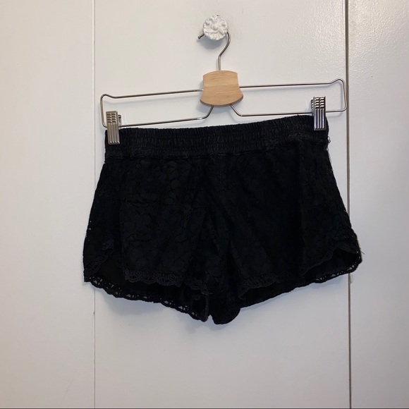 Talula Maywood Floral Lace Shorts - Picture 2 of 2